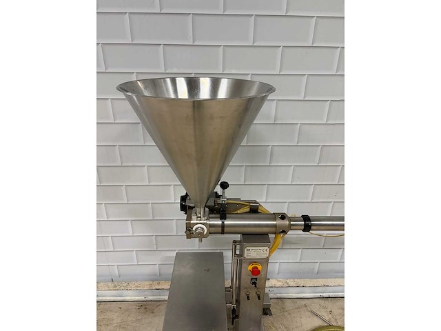 Bertolini - dsa1000 - rvs vulmachine met pedaalbediening - afbeelding 9 van  12