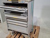 Beschadigde gereedschapswagen met inhoud, lista - afbeelding 2 van  10