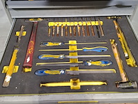 Beschadigde gereedschapswagen met inhoud, lista - afbeelding 5 van  10