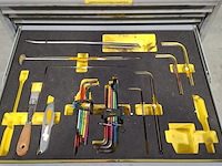 Beschadigde gereedschapswagen met inhoud, lista - afbeelding 6 van  10