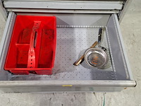 Beschadigde gereedschapswagen met inhoud, lista - afbeelding 7 van  10