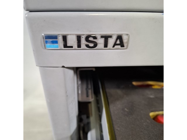 Beschadigde gereedschapswagen met inhoud, lista - afbeelding 10 van  10