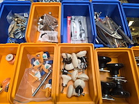 Beslag en bevestigingsmaterialen in 60 bakken mix kavel, partij - afbeelding 5 van  15