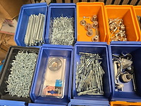 Beslag en bevestigingsmaterialen in 60 bakken mix kavel, partij - afbeelding 7 van  14
