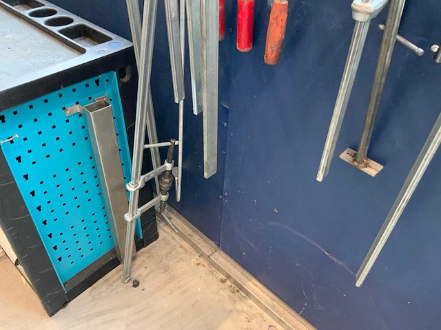 Bessey partij lijmklemmen op wandrek - afbeelding 8 van  8