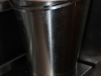Bestekbak, emmer en pan met diverse koksgereedschappen. - afbeelding 3 van  3