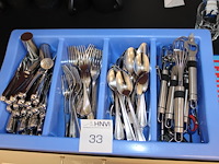 Bestekbak met bestek. - afbeelding 1 van  1