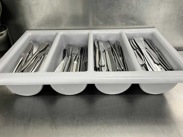 Bestekbak met messen - afbeelding 1 van  1