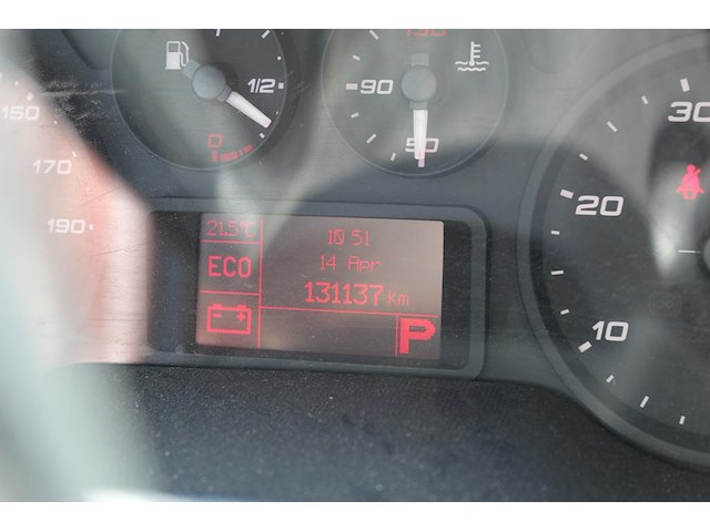 Bestelwagen iveco daily 35c14 met kenteken vhk-04-n. datum eerste toelating 26-09-2018. apk vervaldatum 02-... - afbeelding 3 van  26