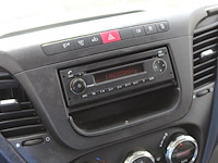 Bestelwagen iveco daily 35c14 met kenteken vhk-04-n. datum eerste toelating 26-09-2018. apk vervaldatum 02-... - afbeelding 5 van  26