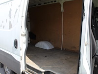 Bestelwagen iveco daily 35c14 met kenteken vhk-04-n. datum eerste toelating 26-09-2018. apk vervaldatum 02-... - afbeelding 8 van  26