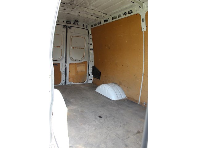 Bestelwagen iveco daily 35c14 met kenteken vhk-04-n. datum eerste toelating 26-09-2018. apk vervaldatum 02-... - afbeelding 9 van  26