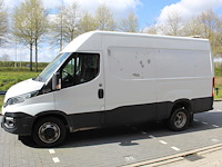 Bestelwagen iveco daily 35c14 met kenteken vhk-04-n. datum eerste toelating 26-09-2018. apk vervaldatum 02-... - afbeelding 1 van  26
