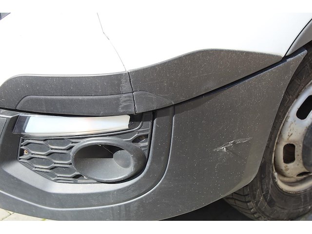 Bestelwagen iveco daily 35c14 met kenteken vhk-04-n. datum eerste toelating 26-09-2018. apk vervaldatum 02-... - afbeelding 14 van  26