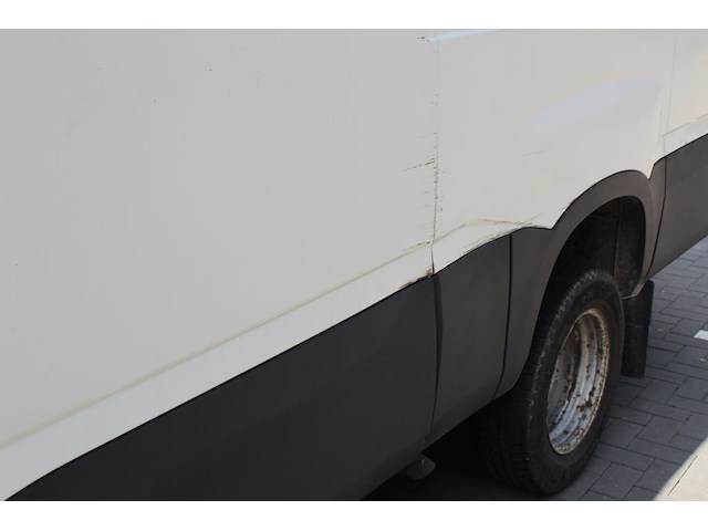 Bestelwagen iveco daily 35c14 met kenteken vhk-04-n. datum eerste toelating 26-09-2018. apk vervaldatum 02-... - afbeelding 15 van  26