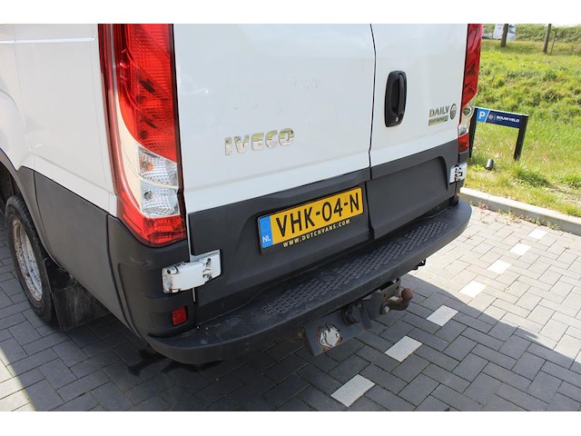 Bestelwagen iveco daily 35c14 met kenteken vhk-04-n. datum eerste toelating 26-09-2018. apk vervaldatum 02-... - afbeelding 16 van  26