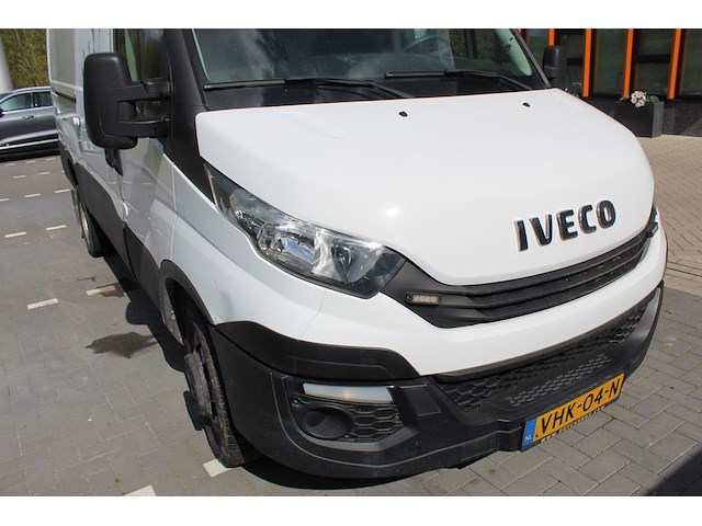 Bestelwagen iveco daily 35c14 met kenteken vhk-04-n. datum eerste toelating 26-09-2018. apk vervaldatum 02-... - afbeelding 19 van  26