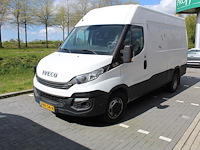 Bestelwagen iveco daily 35c14 met kenteken vhk-04-n. datum eerste toelating 26-09-2018. apk vervaldatum 02-... - afbeelding 12 van  26