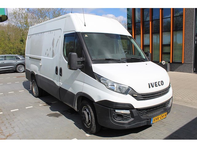 Bestelwagen iveco daily 35c14 met kenteken vhk-04-n. datum eerste toelating 26-09-2018. apk vervaldatum 02-... - afbeelding 20 van  26