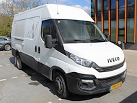 Bestelwagen iveco daily 35c14 met kenteken vhk-04-n. datum eerste toelating 26-09-2018. apk vervaldatum 02-... - afbeelding 20 van  26