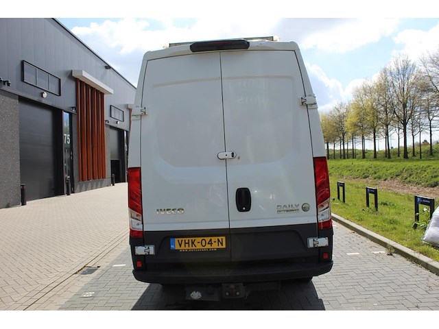 Bestelwagen iveco daily 35c14 met kenteken vhk-04-n. datum eerste toelating 26-09-2018. apk vervaldatum 02-... - afbeelding 22 van  26