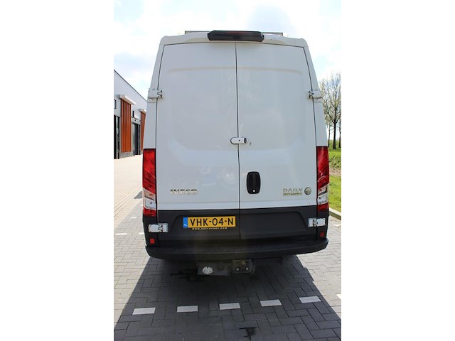 Bestelwagen iveco daily 35c14 met kenteken vhk-04-n. datum eerste toelating 26-09-2018. apk vervaldatum 02-... - afbeelding 23 van  26