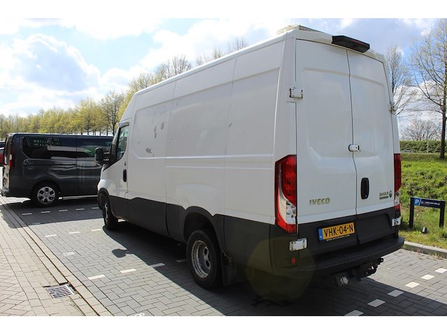 Bestelwagen iveco daily 35c14 met kenteken vhk-04-n. datum eerste toelating 26-09-2018. apk vervaldatum 02-... - afbeelding 24 van  26