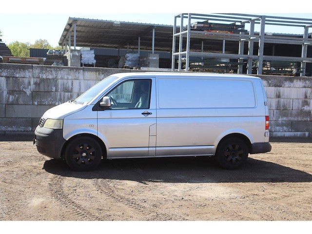 Bestelwagen volkswagen transporter diesel 131pk 2005 - afbeelding 1 van  1