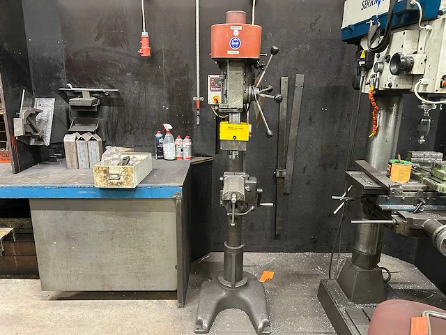 Besten - kolomboormachine - afbeelding 1 van  9