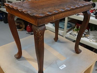 Bestoken antiek tafeltje - afbeelding 1 van  5