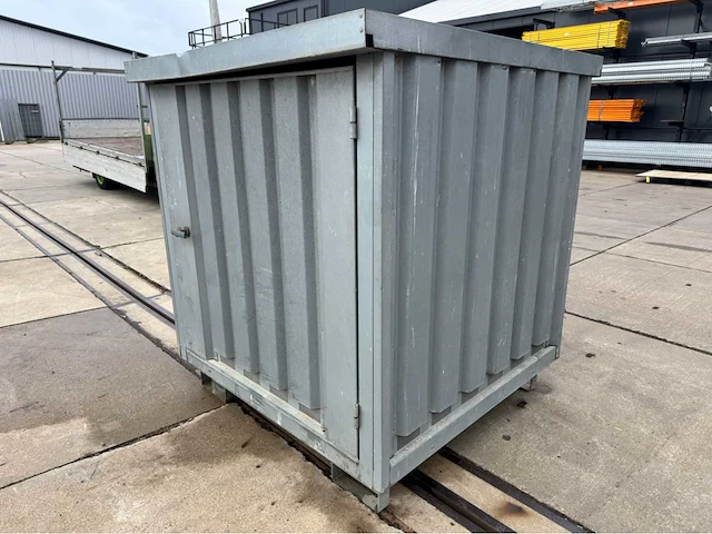 Bestrijdingsmiddelen container - afbeelding 2 van  14