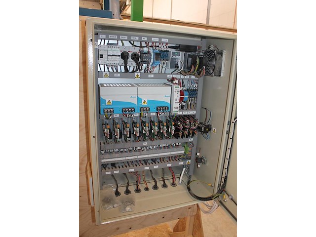 Besturingskast sprai prospayer ts op verrijdbare bok met verrijdbare pompunit met 8 pompen. april 2025. - afbeelding 4 van  9