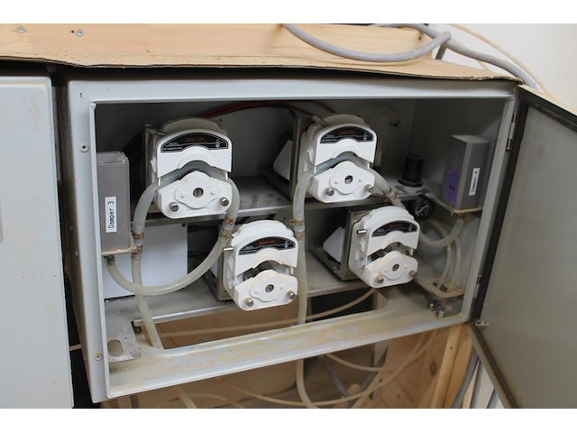 Besturingskast sprai prospayer ts op verrijdbare bok met verrijdbare pompunit met 8 pompen. april 2025. - afbeelding 8 van  9