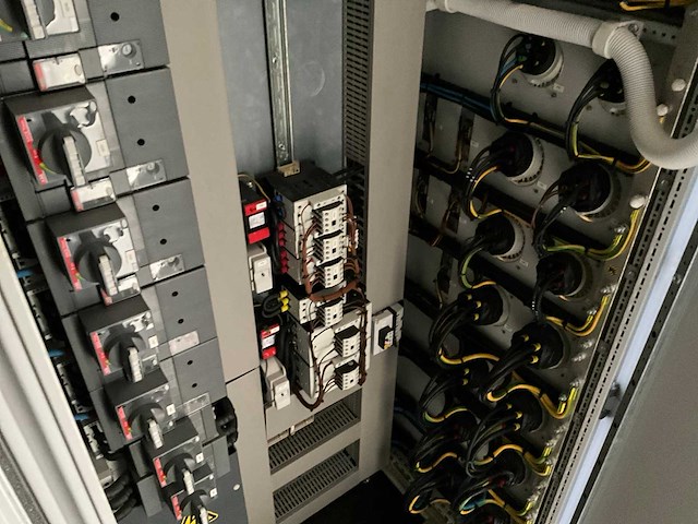 Besturingskasten in zeecontainer - afbeelding 11 van  21