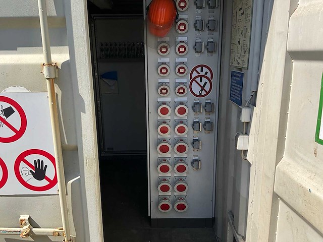 Besturingskasten in zeecontainer - afbeelding 20 van  21