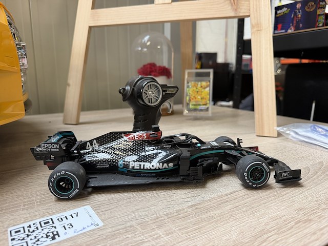 Bestuurbare mercedes f1 auto - afbeelding 1 van  5