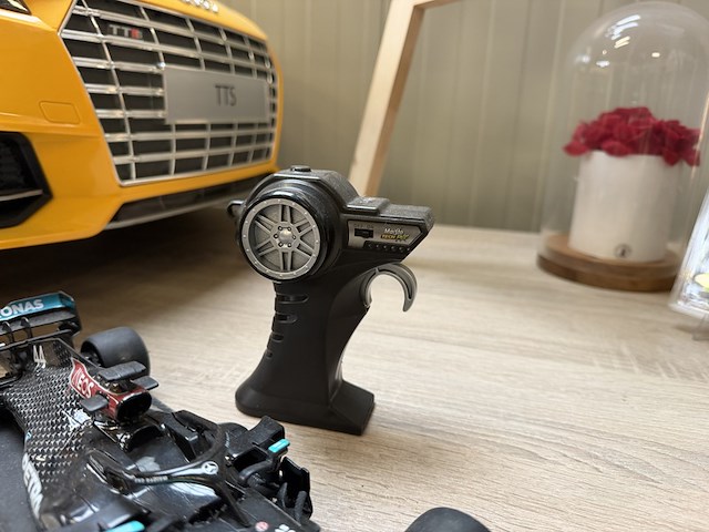 Bestuurbare mercedes f1 auto - afbeelding 5 van  5