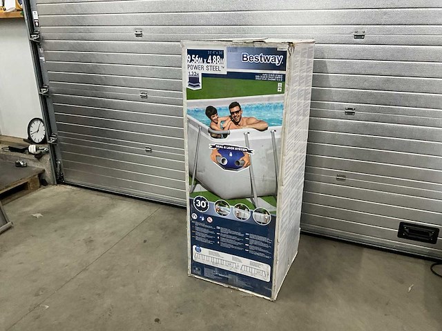 Bestway zwembadfilter en trap - afbeelding 1 van  5