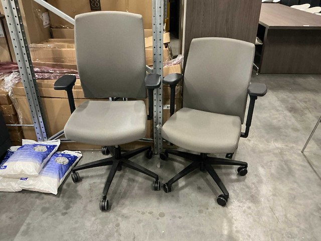 Bèta bureaustoelen (2x) - afbeelding 1 van  3