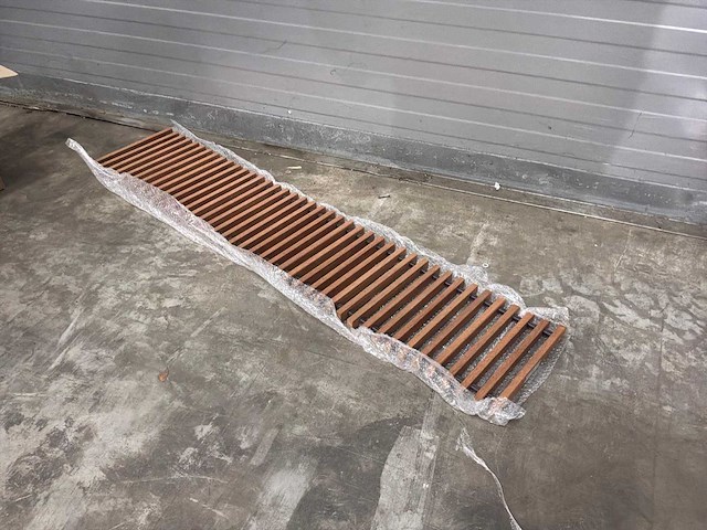 Betherma rooster tbv convector merbau ongelakt 1400x280mm - afbeelding 2 van  8