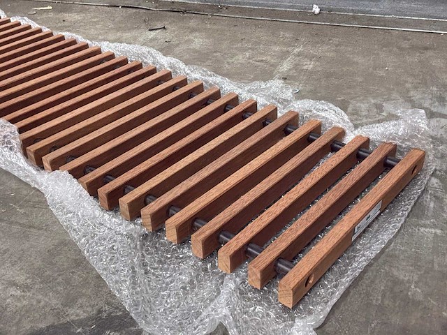 Betherma rooster tbv convector merbau ongelakt 1400x280mm - afbeelding 6 van  8