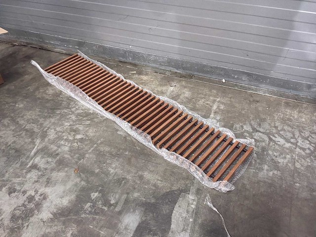 Betherma rooster tbv convector merbau ongelakt 1400x280mm - afbeelding 3 van  8