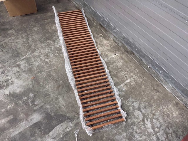 Betherma rooster tbv convector merbau ongelakt 1400x280mm - afbeelding 4 van  8