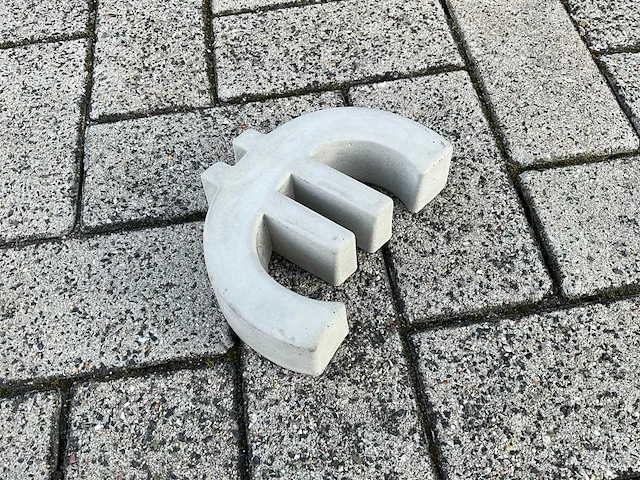 Beton €-teken klein - afbeelding 3 van  5