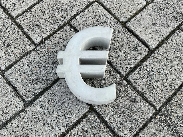 Beton €-teken klein - afbeelding 5 van  5
