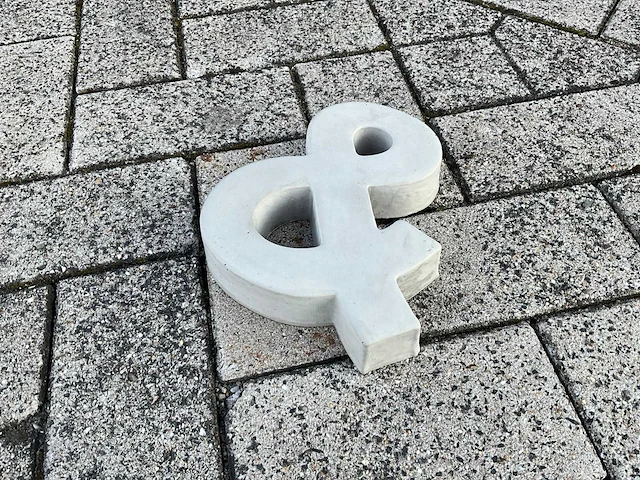 Beton &-teken klein - afbeelding 3 van  5