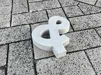 Beton &-teken klein - afbeelding 3 van  5
