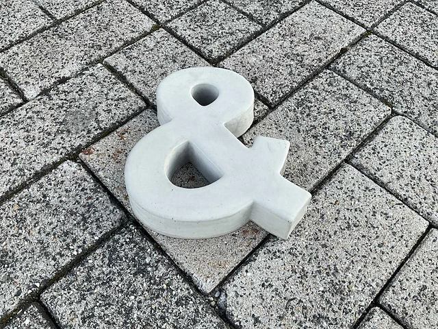 Beton &-teken klein - afbeelding 4 van  5