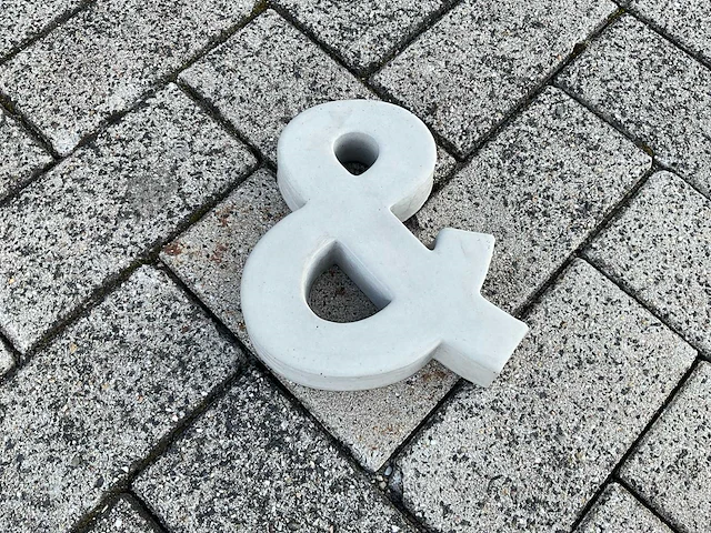 Beton &-teken klein - afbeelding 5 van  5