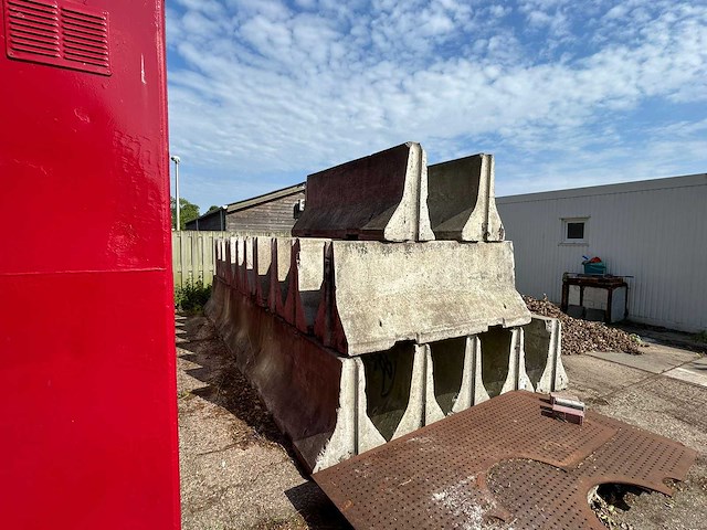 Beton barriers (27x) - afbeelding 2 van  5